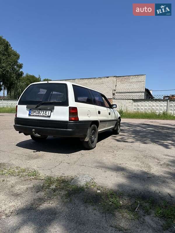 Универсал Opel Astra 1994 в Коропе