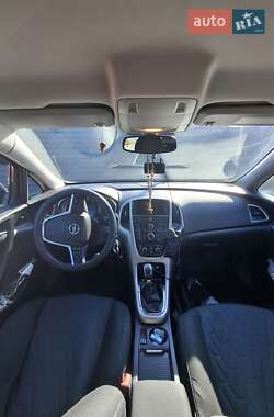 Универсал Opel Astra 2012 в 