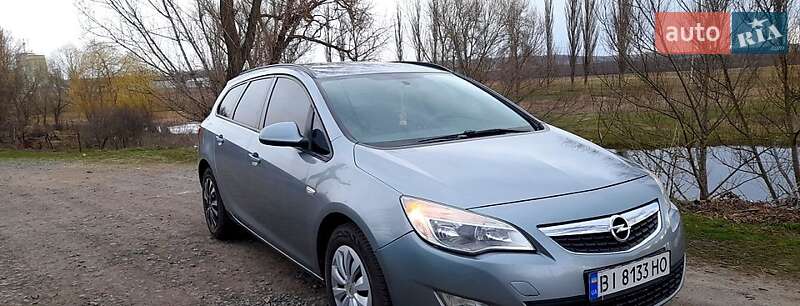 Универсал Opel Astra 2012 в Кобеляках