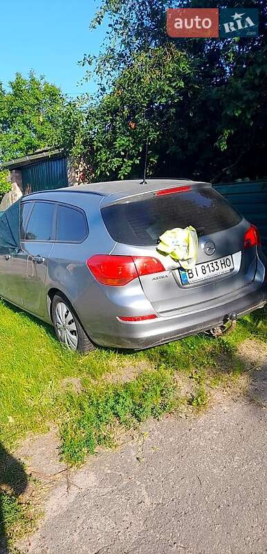 Универсал Opel Astra 2012 в Кобеляках