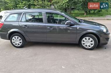 Универсал Opel Astra 2010 в 