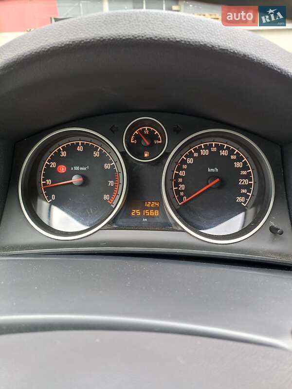 Универсал Opel Astra 2009 в Самборе