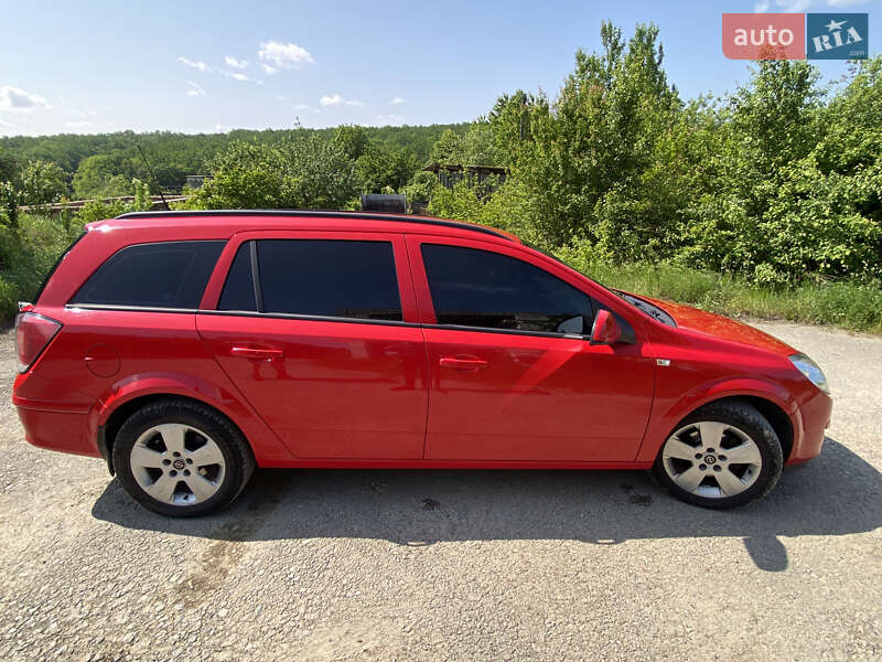 Універсал Opel Astra 2010 в Новій Ушиці