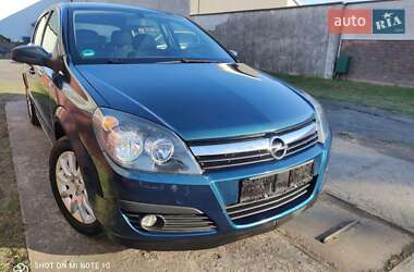 Хэтчбек Opel Astra 2006 в 