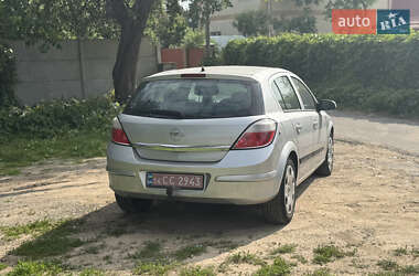 Хэтчбек Opel Astra 2005 в 