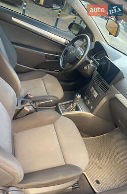 Купе Opel Astra 2005 в 