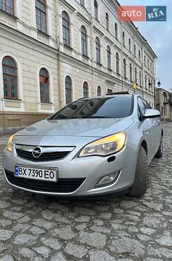 Универсал Opel Astra 2012 в 