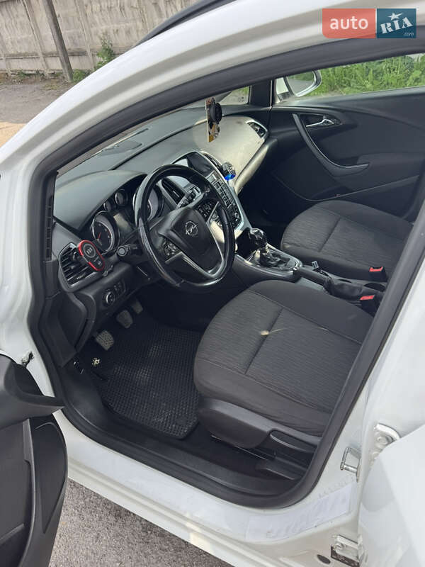 Універсал Opel Astra 2015 в Тернополі