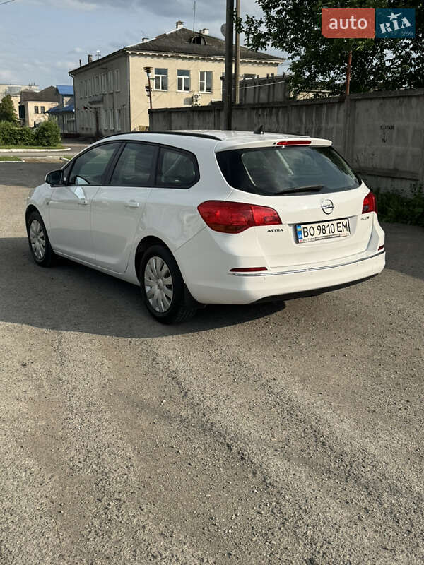 Універсал Opel Astra 2015 в Тернополі