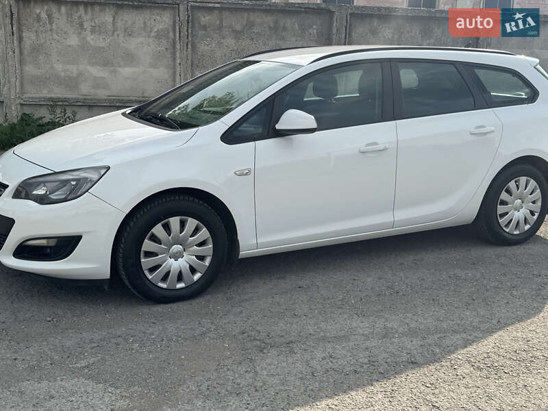 Універсал Opel Astra 2015 в Тернополі