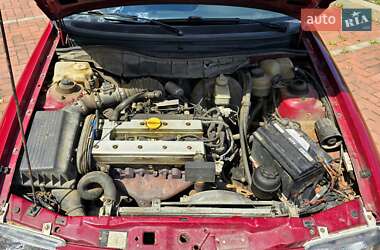 Хэтчбек Opel Astra 1992 в 