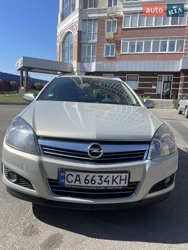 Універсал Opel Astra 2010 в Умані