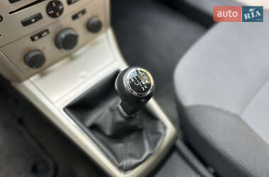 Универсал Opel Astra 2009 в 