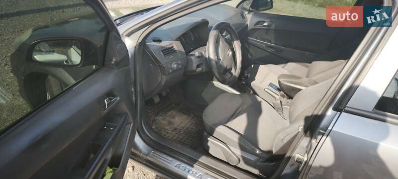 Хэтчбек Opel Astra 2007 в Киеве