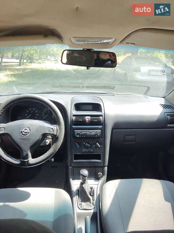 Седан Opel Astra 2006 в Кривом Роге