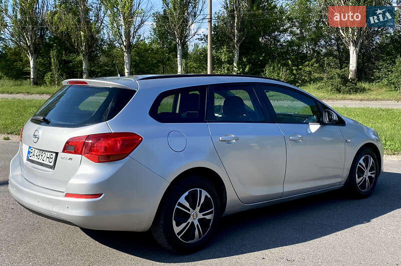 Універсал Opel Astra 2011 в Кривому Розі
