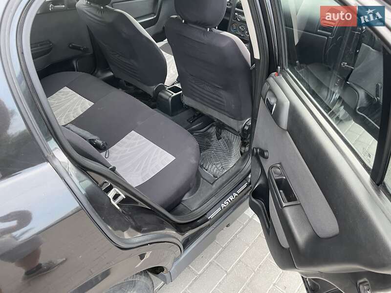 Седан Opel Astra 2008 в Великому Березному