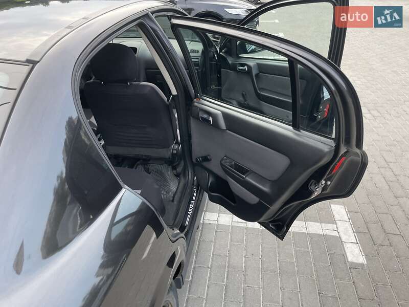 Седан Opel Astra 2008 в Великому Березному