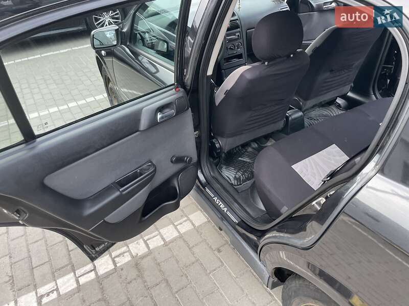 Седан Opel Astra 2008 в Великому Березному