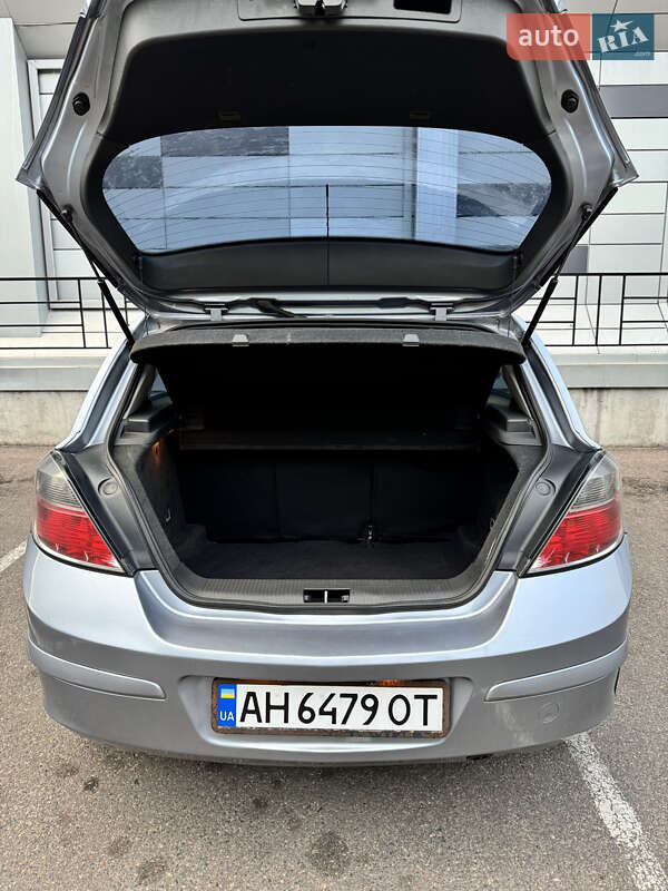 Хэтчбек Opel Astra 2007 в Черкассах