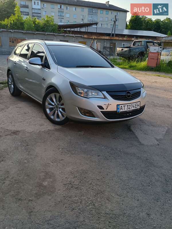 Універсал Opel Astra 2011 в Бурштині