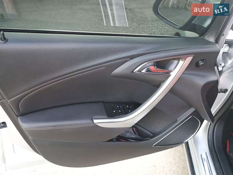 Універсал Opel Astra 2011 в Бурштині