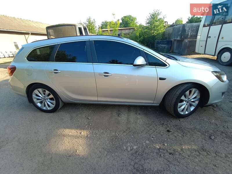 Універсал Opel Astra 2011 в Бурштині