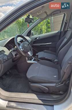Хетчбек Opel Astra 2014 в 