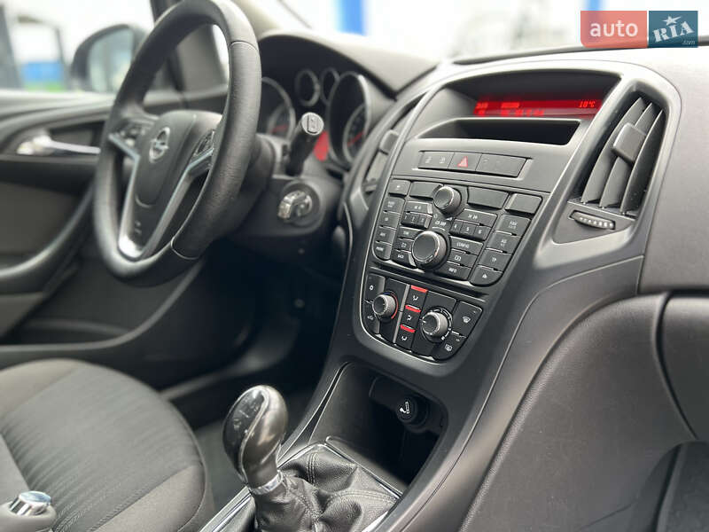 Хэтчбек Opel Astra 2011 в Малине