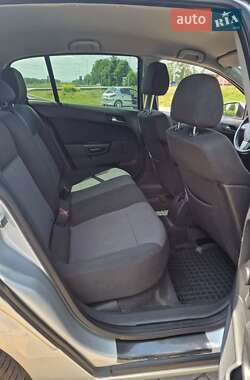 Хетчбек Opel Astra 2014 в 