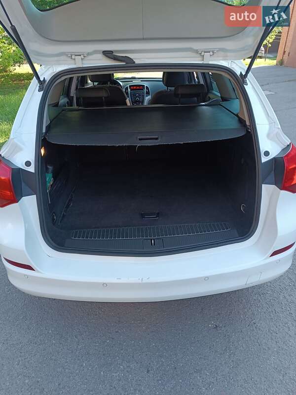 Універсал Opel Astra 2011 в Полтаві