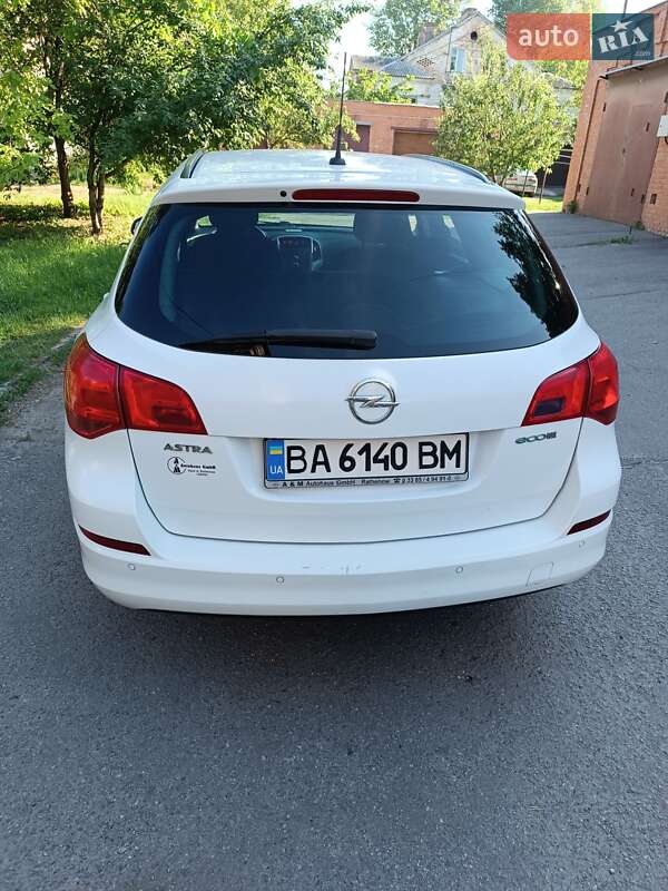 Універсал Opel Astra 2011 в Полтаві