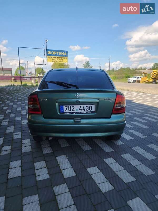 Седан Opel Astra 2000 в Тересві