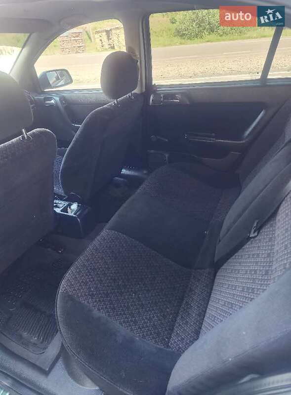 Седан Opel Astra 2000 в Тересві