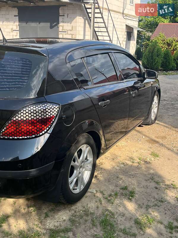 Хэтчбек Opel Astra 2005 в Могилев-Подольске