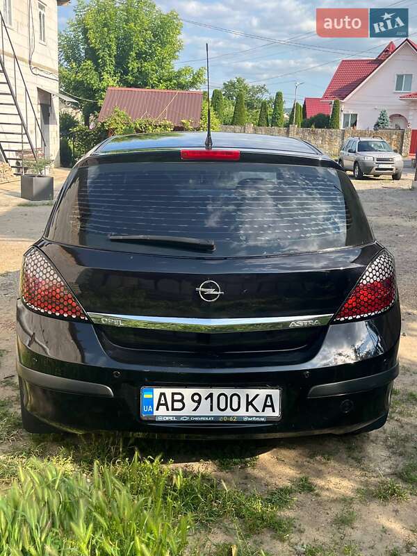 Хэтчбек Opel Astra 2005 в Могилев-Подольске