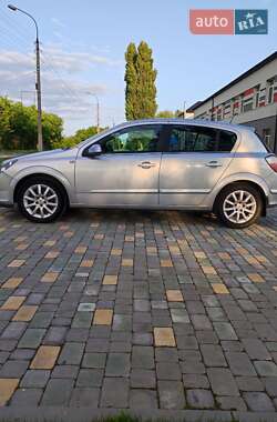 Хэтчбек Opel Astra 2004 в 