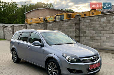 Универсал Opel Astra 2010 в Луцке