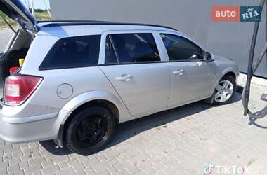 Универсал Opel Astra 2010 в 