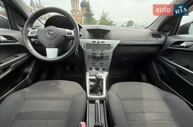 Хэтчбек Opel Astra 2009 в 