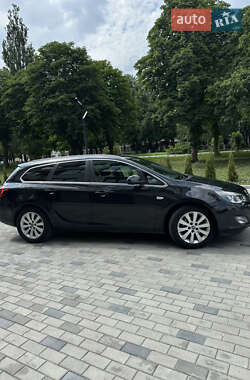 Универсал Opel Astra 2011 в 