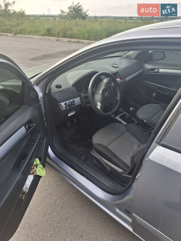 Хэтчбек Opel Astra 2004 в Дунаевцах фото 2 Хэтчбек Opel Astra 2004 в Дунаевцах