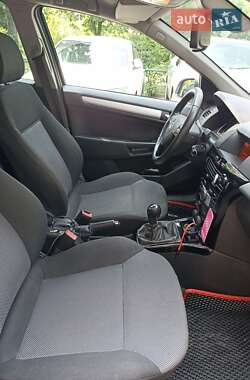 Универсал Opel Astra 2010 в 
