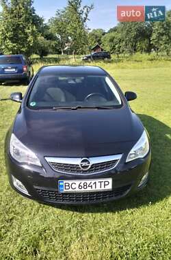 Хэтчбек Opel Astra 2011 в Радехове