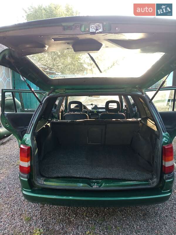 Універсал Opel Astra 1996 в Охтирці