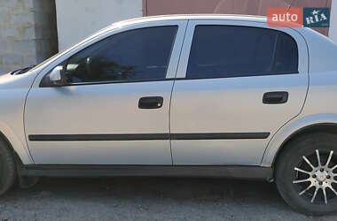 Седан Opel Astra 2004 в Дубні