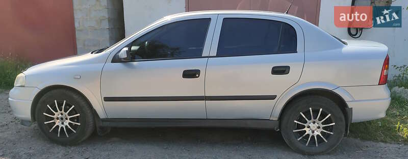 Седан Opel Astra 2004 в 