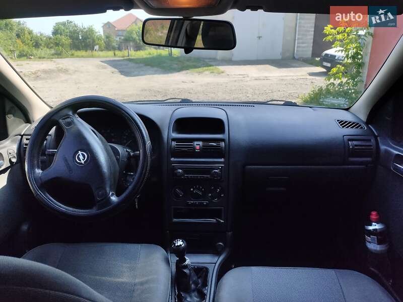 Седан Opel Astra 2004 в Дубно