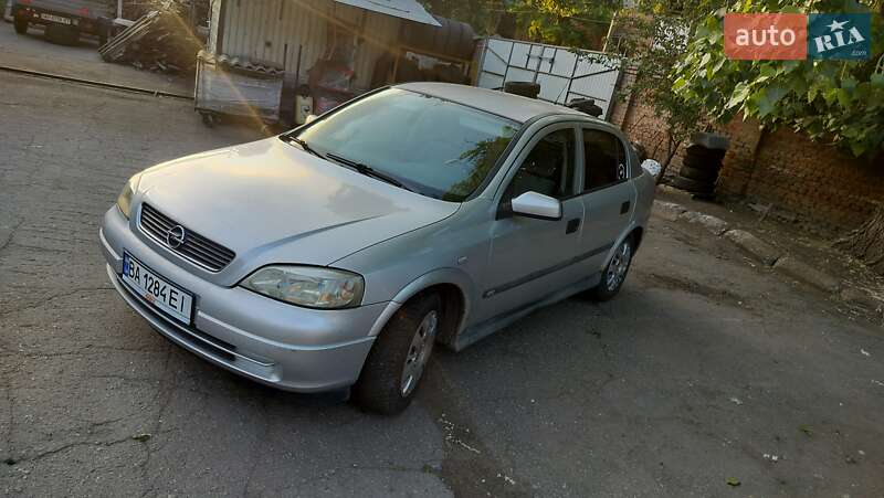 Хэтчбек Opel Astra 1998 в 