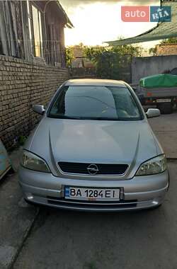 Хэтчбек Opel Astra 1998 в 